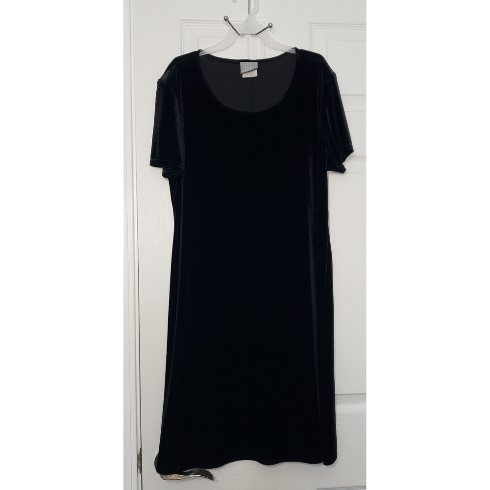 Rabbit Womans Short Sleeve Dress faux Velvet Black Size 14 Medium.‎